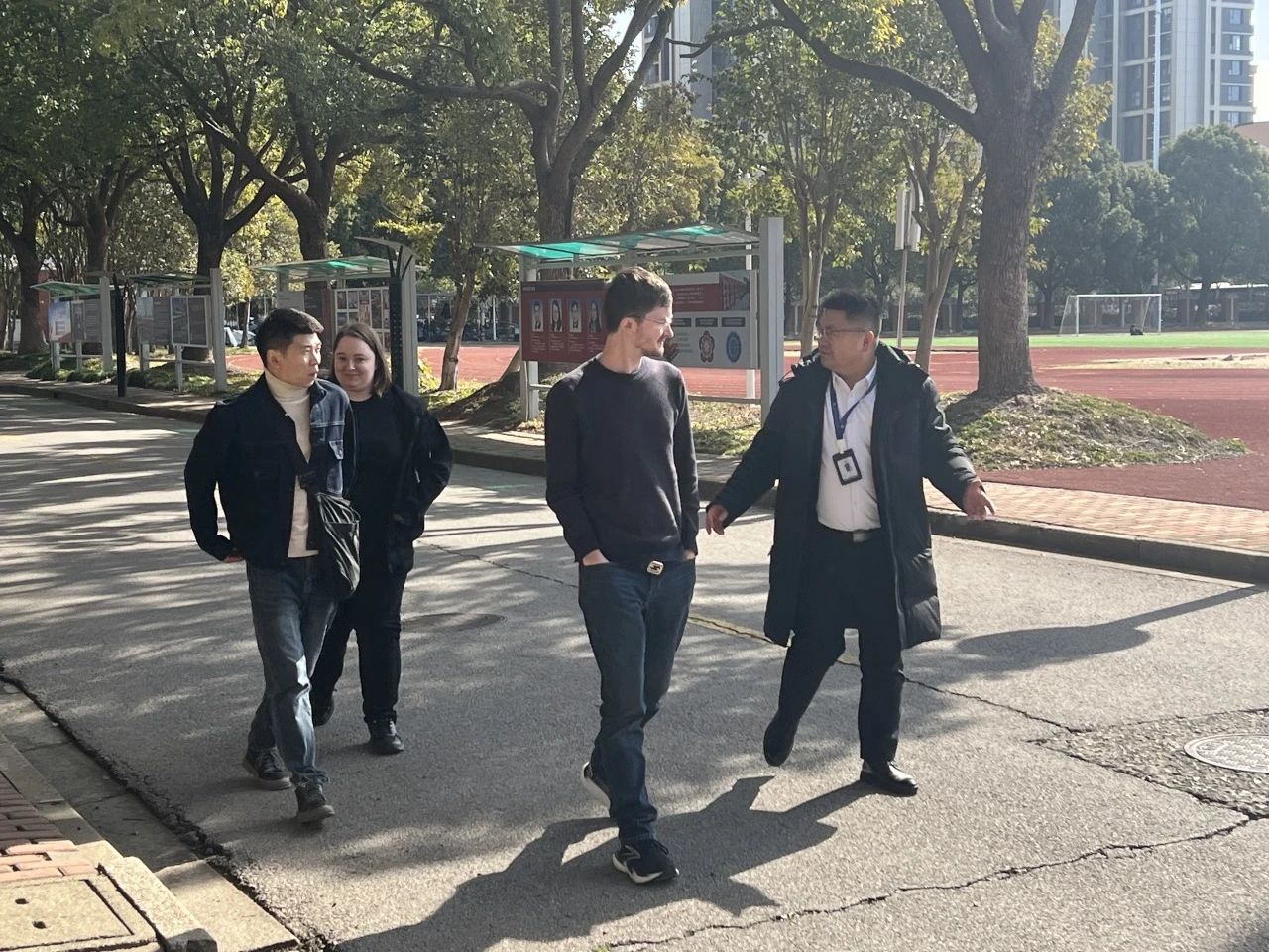Deepseek告诉你启能东方双语特色课程适合什么样的学生？